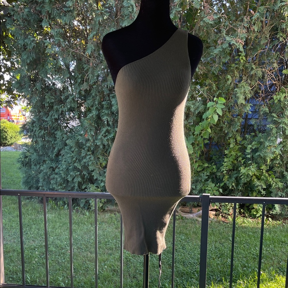 ZARA size S  Elegant Olive One-Shoulder Dress